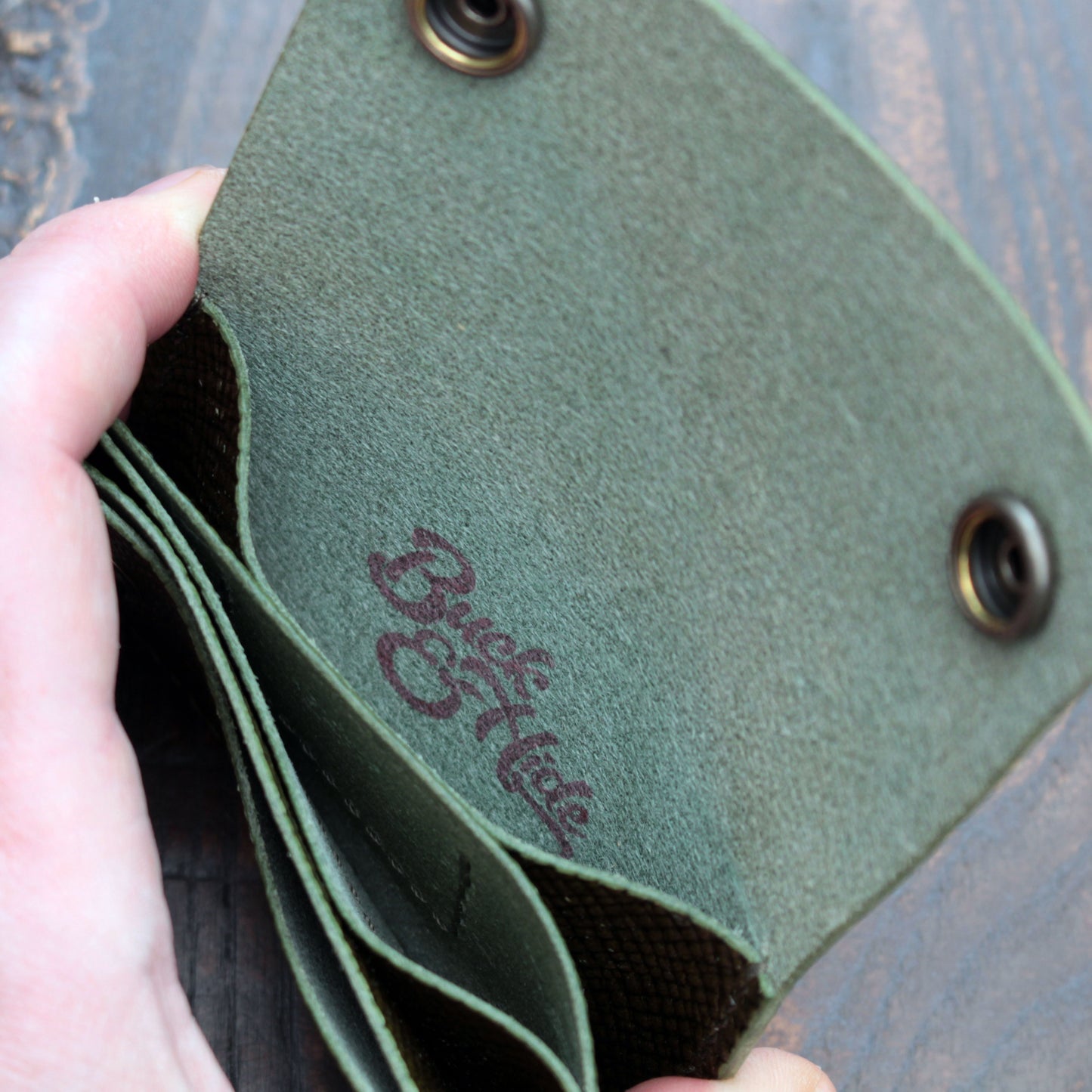 Leather triple pocket cardholder handmade in olive green hatched Buttero