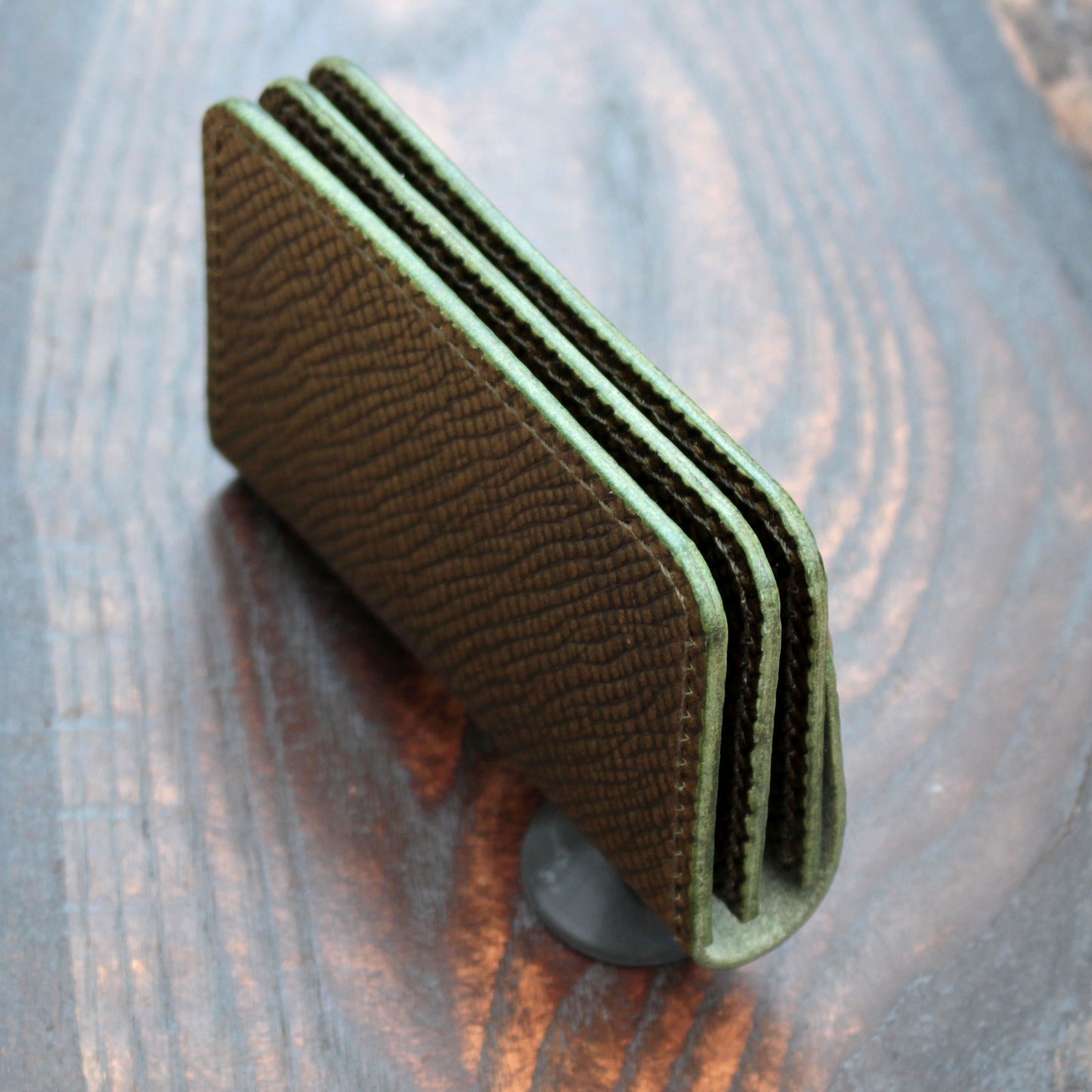 Leather triple pocket cardholder handmade in olive green hatched Buttero