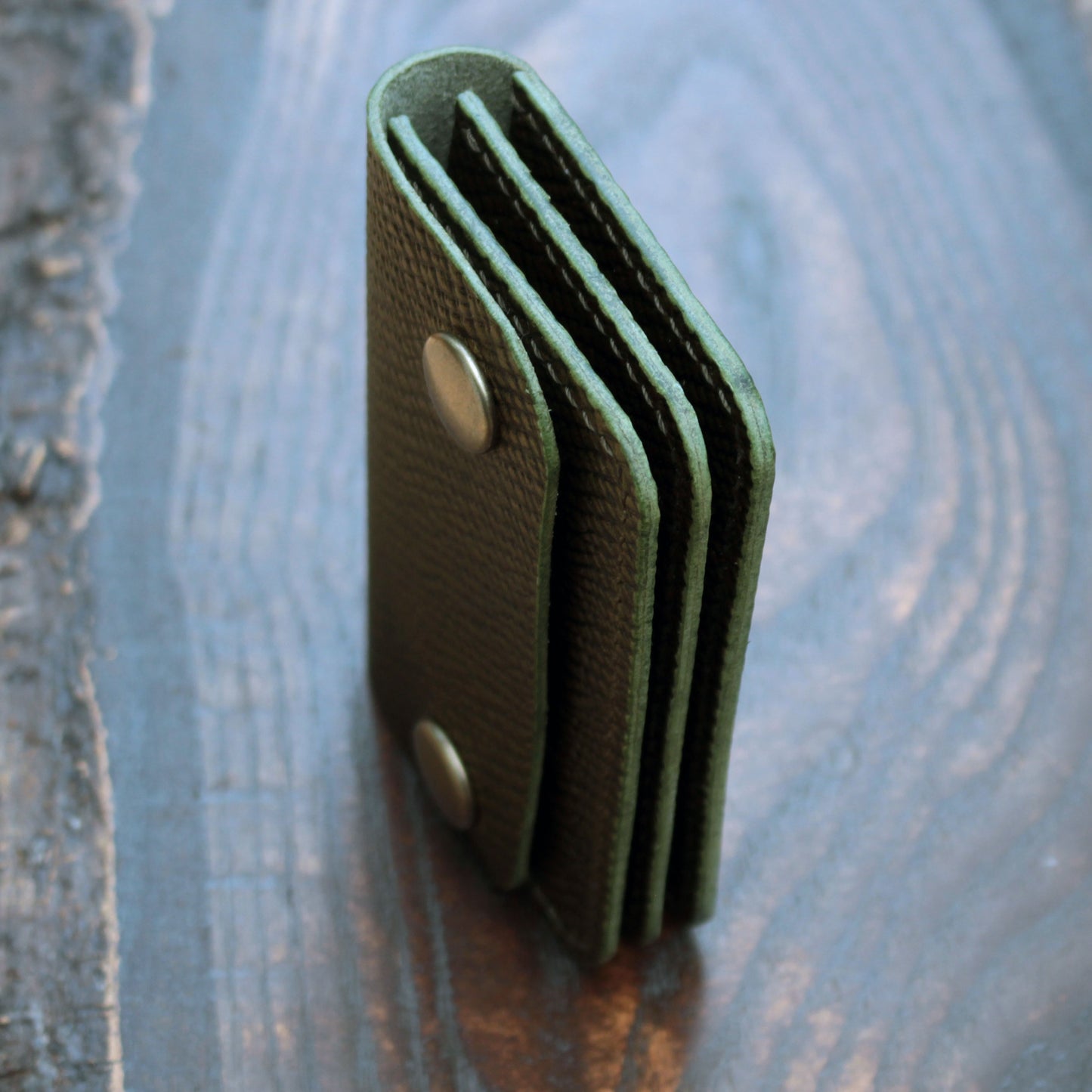 Leather triple pocket cardholder handmade in olive green hatched Buttero
