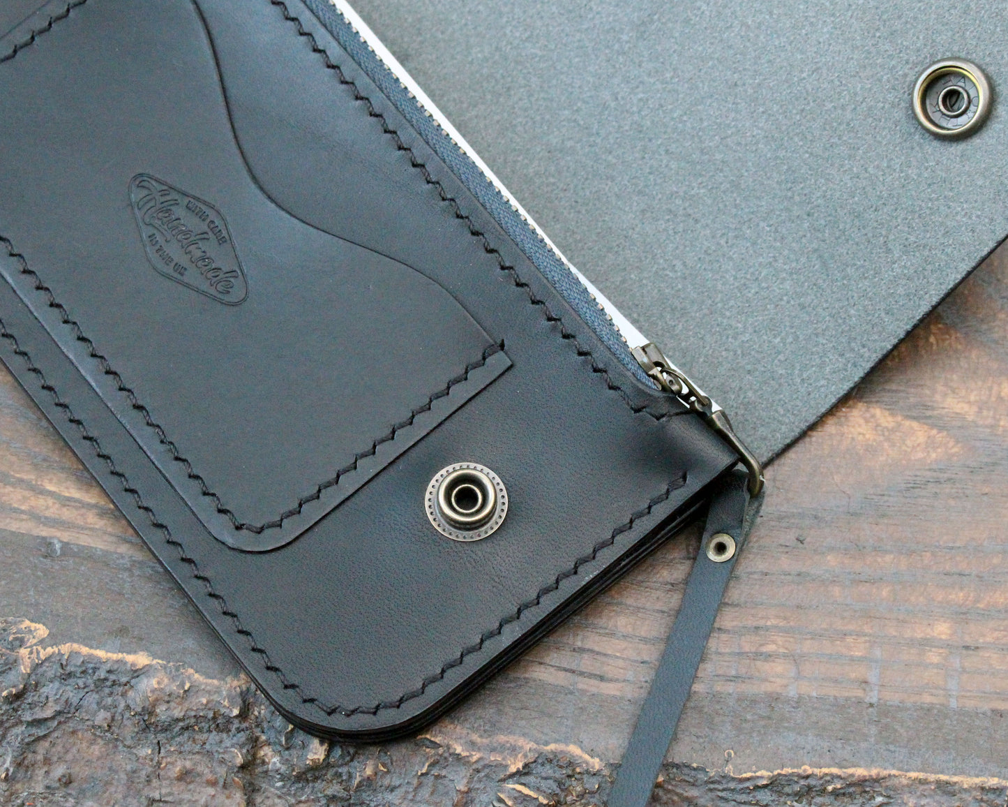 Long triple trucker wallet in black Buttero