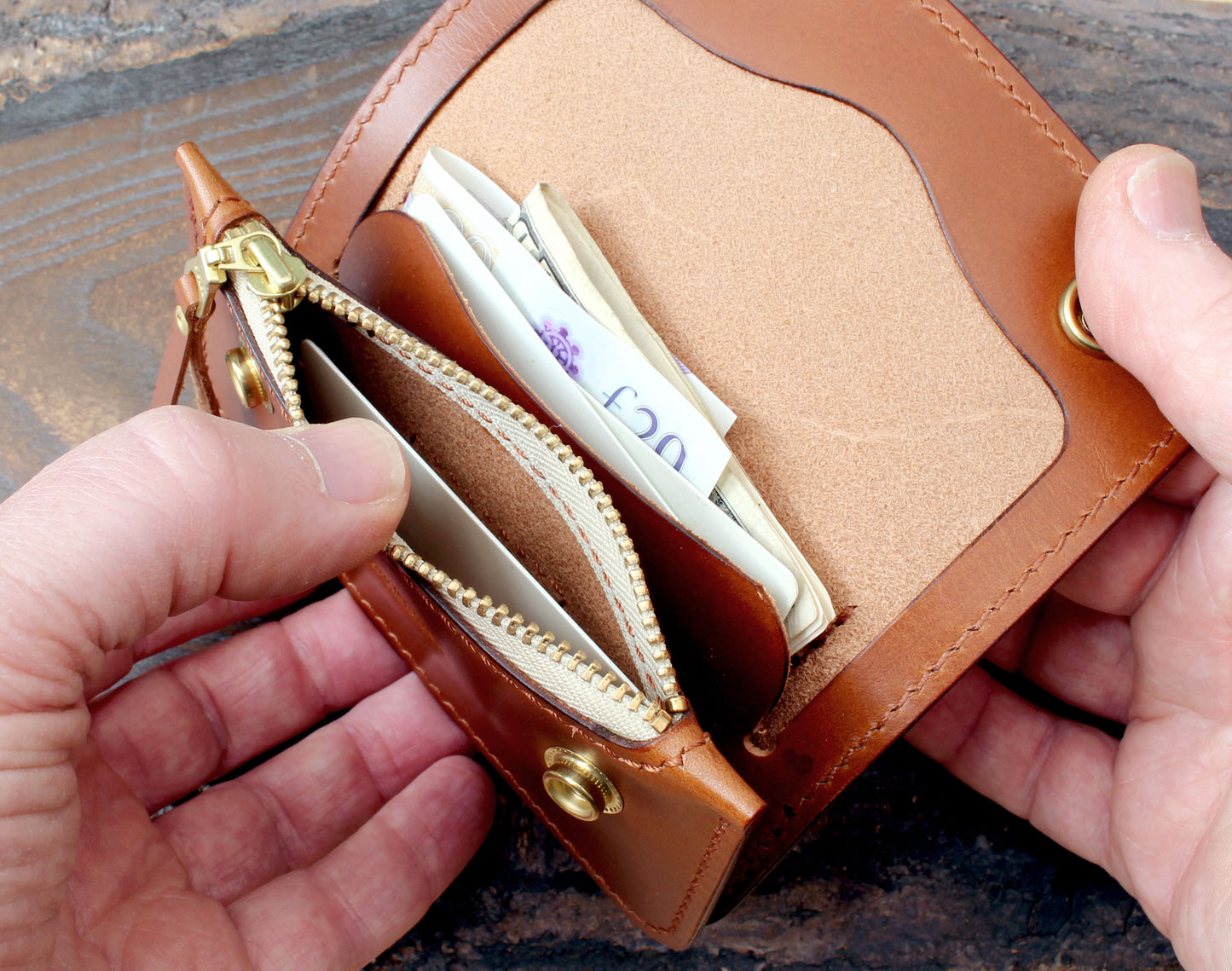 Short trucker wallet in whiskey Buttero leather
