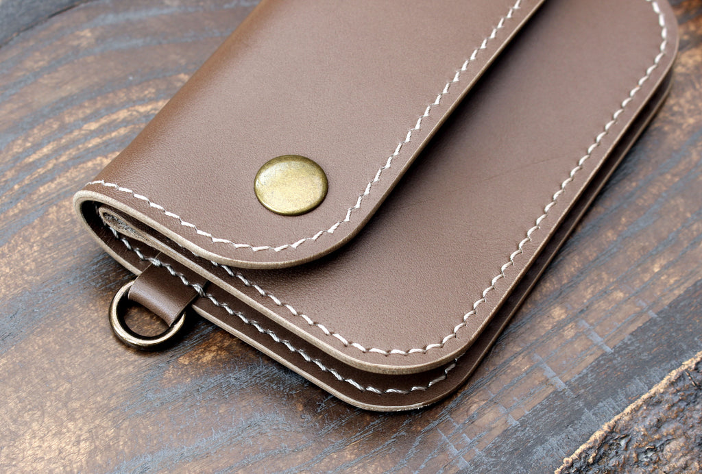 Unique trucker snap wallet in taupe brown Buttero leather | Buck&Hide